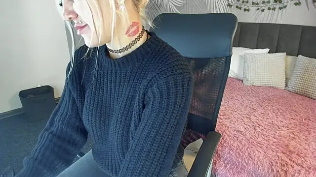 Kira Key online show from 10.18.25