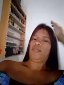 Snapshot of Burbuja16 chatting on 10.24.25 Burbuja16 online show from 10.24.25