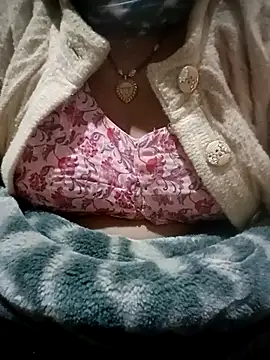 Snapshot of CUTGIRL76 chatting on 12.19.25 CUTGIRL76 online show from 12.19.25