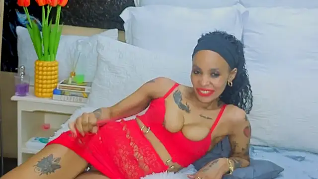 Snapshot of CaramelNatashaxx chatting on 10.12.25 CaramelNatashaxx online show from 10.12.25