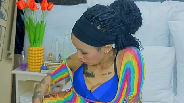 Snapshot of CaramelNatashaxx chatting on 10.22.25 CaramelNatashaxx online show from 10.22.25