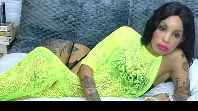 Snapshot of CaramelNatashaxx chatting on 12.18.25 CaramelNatashaxx online show from 12.18.25