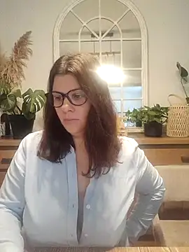 Snapshot of Aambre95Esexy chatting on 10.17.25 Aambre95Esexy online show from 10.17.25