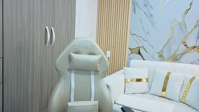 Snapshot of Madam_Hott chatting on 09.18.25 Madam Hott online show from 09.18.25