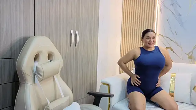 Snapshot of Madam_Hott chatting on 09.25.25 Madam Hott online show from 09.25.25