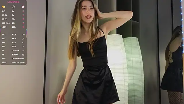 Snapshot of Quinavelle chatting on 03.04.26 Quinavelle online show from 03.04.26