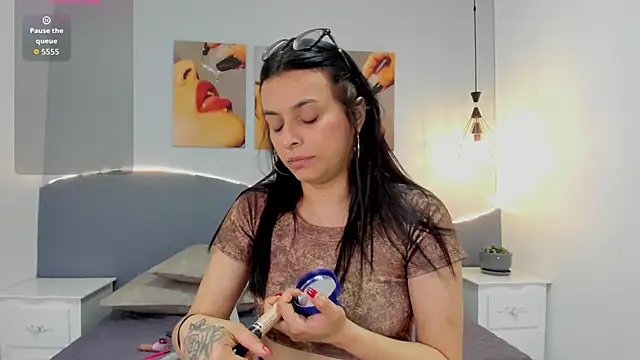 Snapshot of Sara_mora_ chatting on 06.17.26 Sara mora online show from 06.17.26