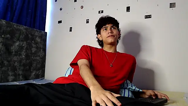Snapshot of alexmark_ chatting on 04.30.26 alexmark online show from 04.30.26