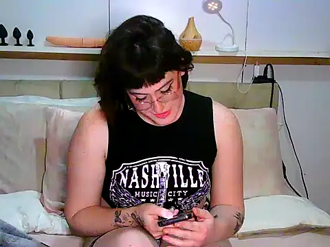 Snapshot of aMinshy chatting on 10.03.25 aMinshy online show from 10.03.25