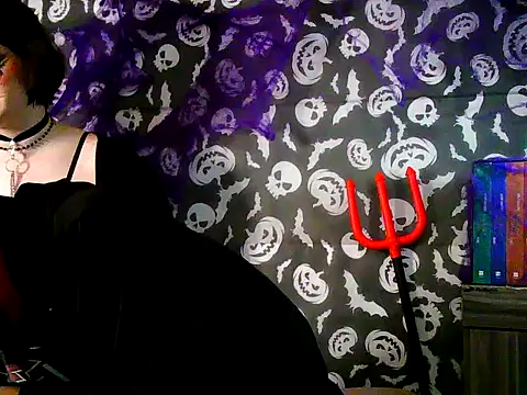 Snapshot of aMinshy chatting on 10.31.25 aMinshy online show from 10.31.25