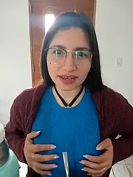 Snapshot of LolatuMiel chatting on 11.20.25 LolatuMiel online show from 11.20.25