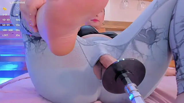  miss mia online show from 11.21.25