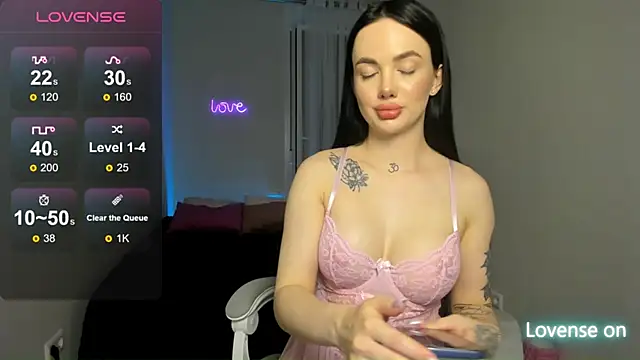 Snapshot of SelinaStorm chatting on 04.24.26 SelinaStorm online show from 04.24.26