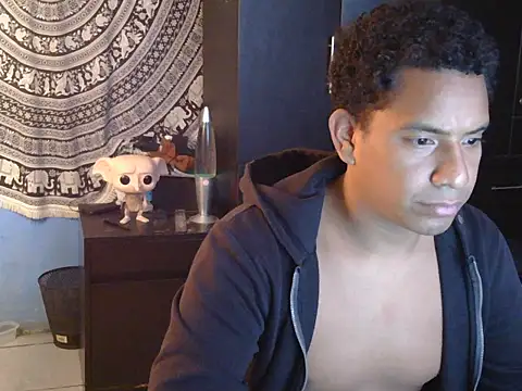 Snapshot of latinboybigdick chatting on 09.08.25 latinboybigdick online show from 09.08.25