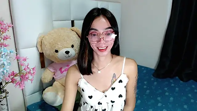 Snapshot of diamondnaked_ chatting on 09.08.25 diamondnaked online show from 09.08.25