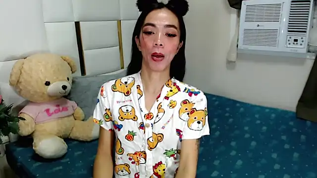 Snapshot of diamondnaked_ chatting on 10.13.25 diamondnaked online show from 10.13.25