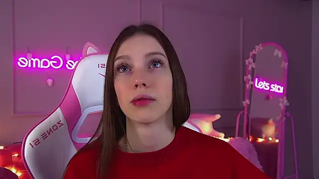 Snapshot of VeronicaVances chatting on 12.04.25 VeronicaVances online show from 12.04.25