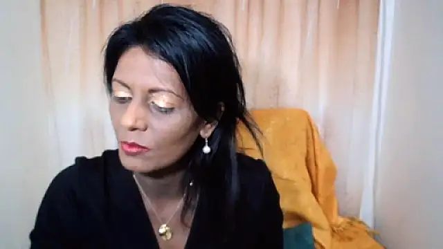 Snapshot of Indianpeaches chatting on 10.14.25 Indianpeaches online show from 10.14.25
