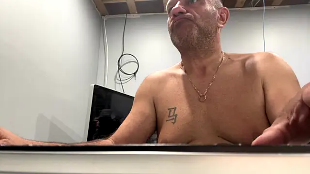 frankyjones8989 online show from 10.28.25