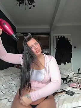 Snapshot of Victoriasteel chatting on 10.26.25 Victoriasteel online show from 10.26.25