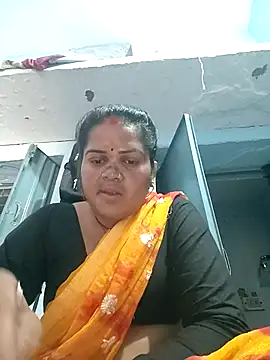 Snapshot of Rashi_cut chatting on 10.15.25 Rashi cut online show from 10.15.25