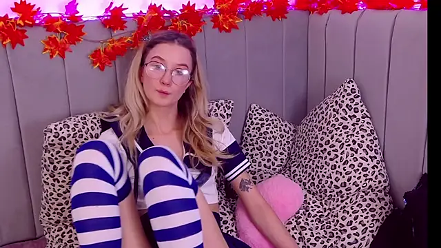 MaeLili online show from 10.19.25