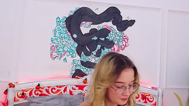 MaeLili online show from 10.28.25