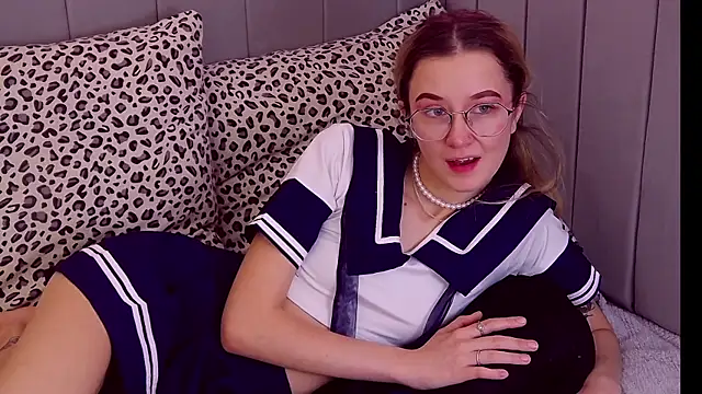 MaeLili online show from 11.07.25