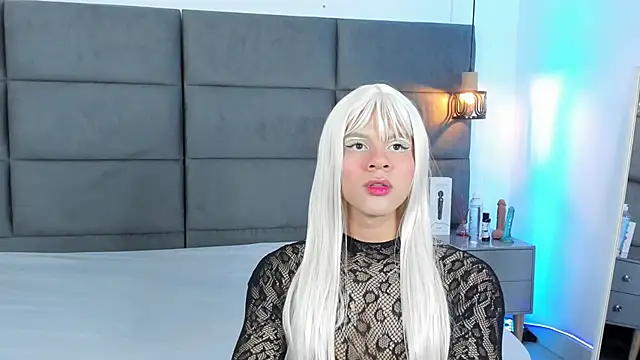 Slenna Moon online show from 11.15.25