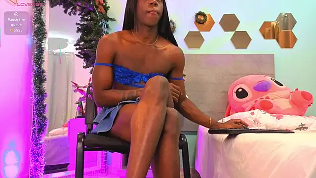 Snapshot of Paulina_Sodi chatting on 12.17.25 Paulina Sodi online show from 12.17.25