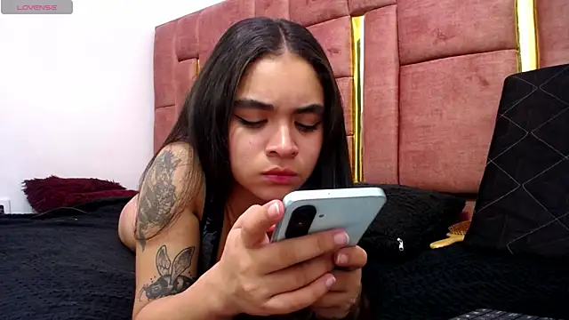 Snapshot of KENDALL_ART chatting on 04.02.26 KENDALL ART online show from 04.02.26