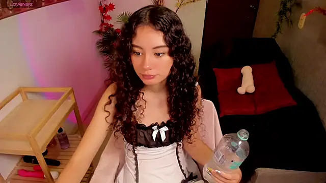 Snapshot of Krysten_Riter chatting on 07.18.26 Krysten Riter online show from 07.18.26