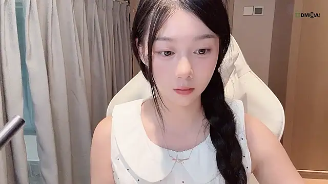 Snapshot of Makinghappymyself_ chatting on 11.05.25 Makinghappymyself online show from 11.05.25