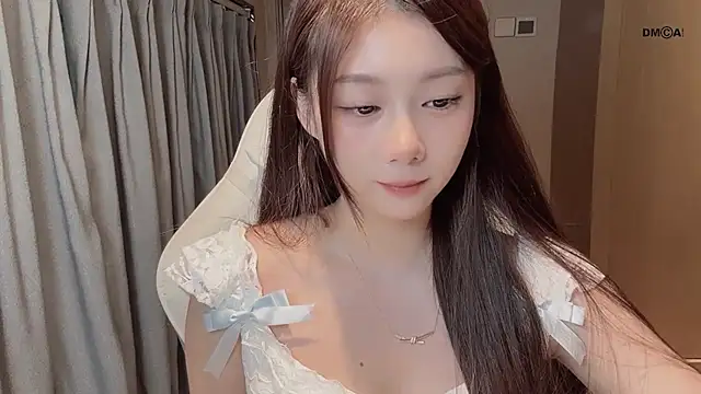 Snapshot of Makinghappymyself_ chatting on 12.17.25 Makinghappymyself online show from 12.17.25