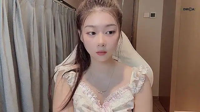 Snapshot of Makinghappymyself_ chatting on 12.22.25 Makinghappymyself online show from 12.22.25
