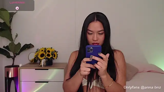 Annabnz online show from 11.18.25