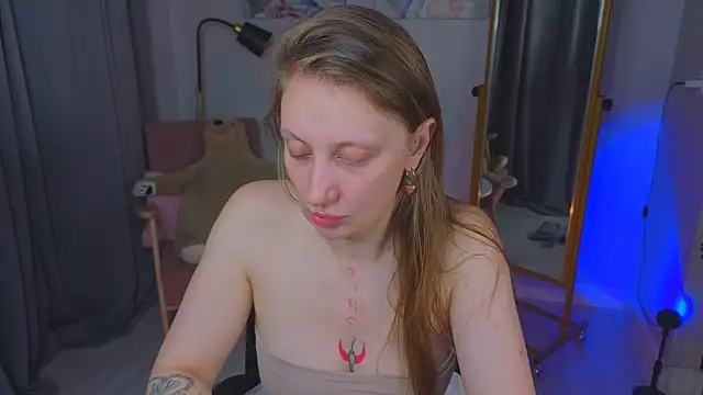 Snapshot of babydarkness chatting on 10.06.25 babydarkness online show from 10.06.25