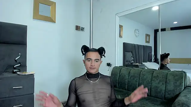 Snapshot of LiamDeep chatting on 09.11.25 LiamDeep online show from 09.11.25