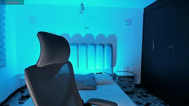 Snapshot of LiamDeep chatting on 09.17.25 LiamDeep online show from 09.17.25