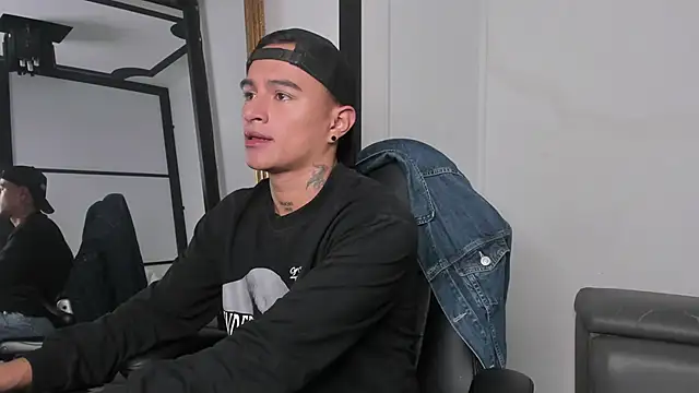 Snapshot of LiamDeep chatting on 09.30.25 LiamDeep online show from 09.30.25