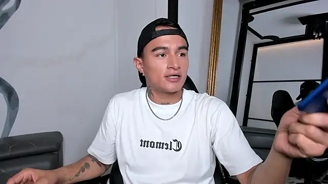 Snapshot of LiamDeep chatting on 10.04.25 LiamDeep online show from 10.04.25