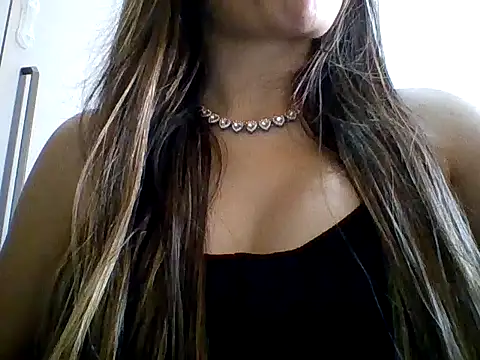 Snapshot of Yasleal chatting on 04.23.26 Yasleal online show from 04.23.26
