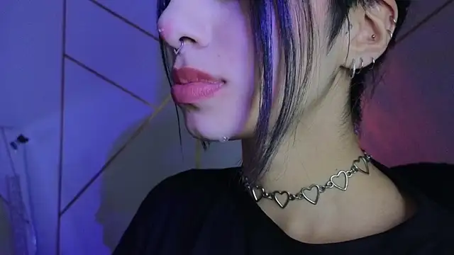 Hollyxx  online show from 10.17.25