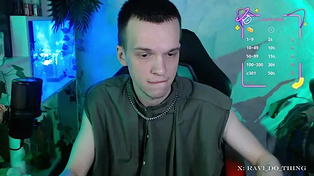 Snapshot of frozen_boy chatting on 10.31.25 frozen boy online show from 10.31.25