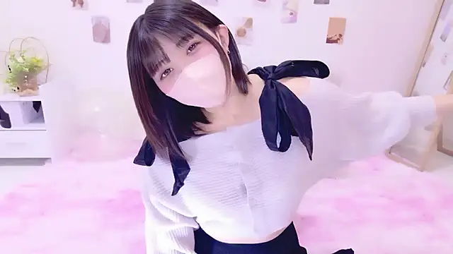 Hinata Sun online show from 11.28.25