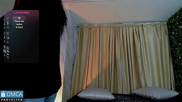 Snapshot of Kiara_Zahiri__ chatting on 09.19.25 Kiara Zahiri online show from 09.19.25