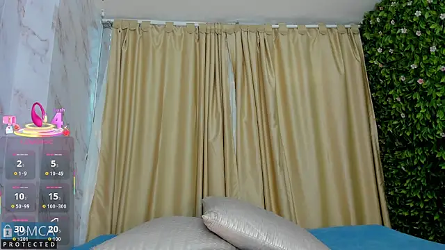 Snapshot of Kiara_Zahiri__ chatting on 09.25.25 Kiara Zahiri online show from 09.25.25