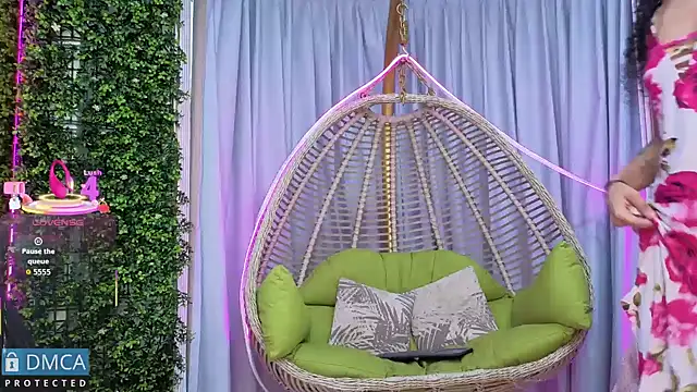 Snapshot of Kiara_Zahiri__ chatting on 10.06.25 Kiara Zahiri online show from 10.06.25