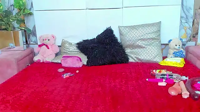 Snapshot of KloeANDbritany chatting on 10.25.25 KloeANDbritany online show from 10.25.25