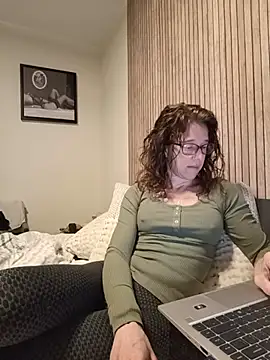 Snapshot of JezebelDutch chatting on 05.18.26 JezebelDutch online show from 05.18.26